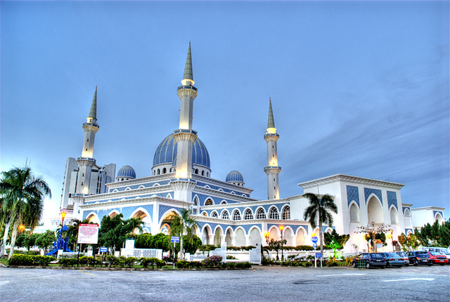 Masjid-Sultan-Ahmad-1-Kuantan.jpg